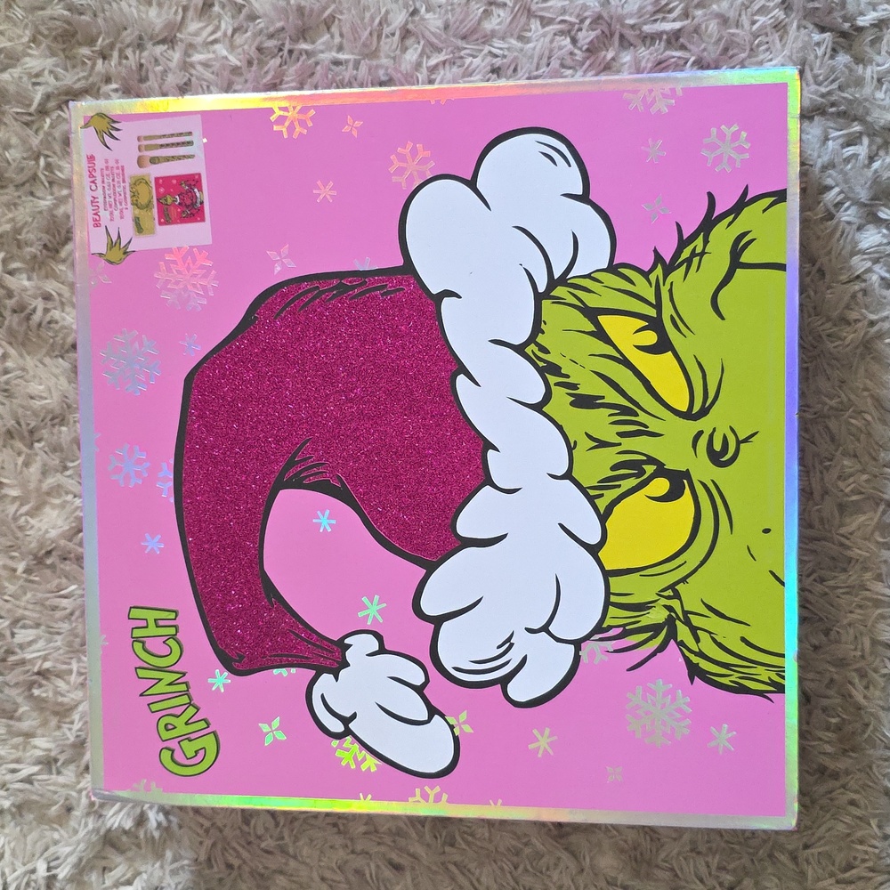 🩷🩷The Grinch Beauty Capsule Make-up gift set 🩷🩷